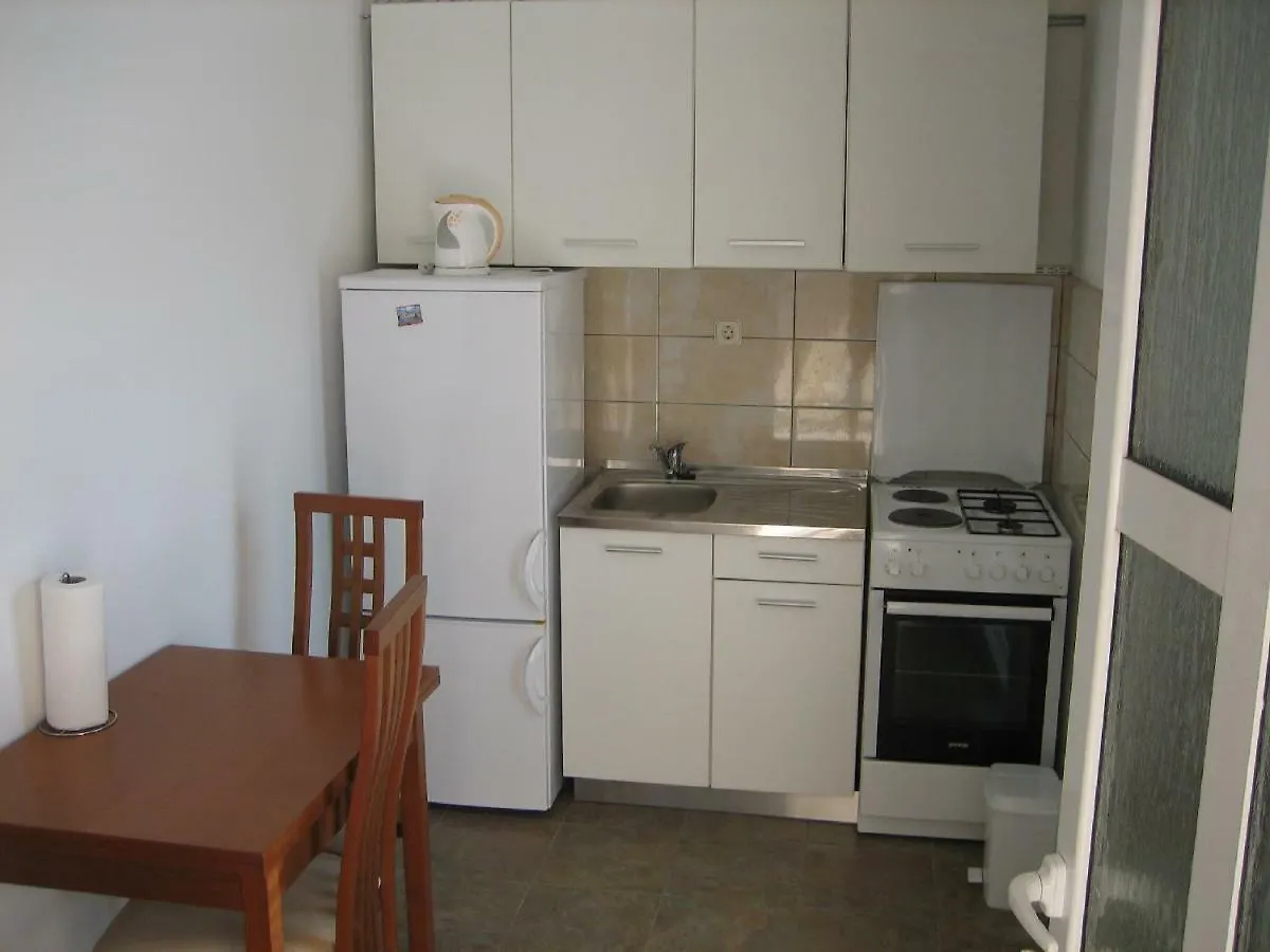 Tihi Apartman Ζαντάρ 0*,